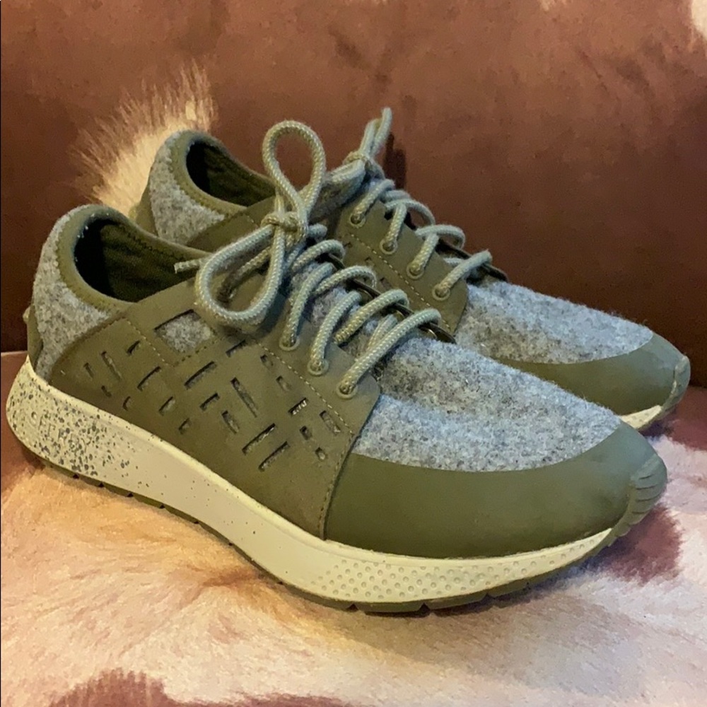 Sperry sneakers